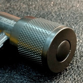 نمای نزدیک اهرم و بدنه استیل شیر پیسوار توالت SG-096