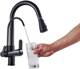 نمای نزدیک خروجی دوم شیر ظرفشویی DIKALAN برای آب تصفیهشده.