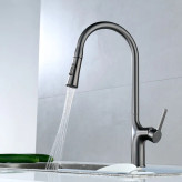 نمای نزدیک سر دوش و دکمههای حالت اسپری شیر ظرفشویی شاوری Hyshin.