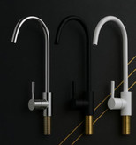 نمای نزدیک اهرم و نازل شیر آب تصفیه PURITY-FLOW برای جریان آب نرم.