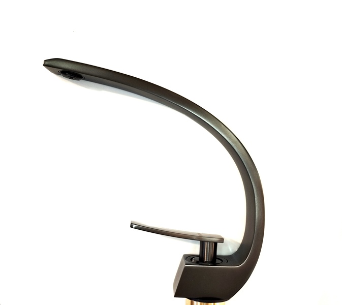 شیر روشویی Hyshin، انتخابی برای معماری‌های داخلی با دکوراسیون سرد و مدرن.