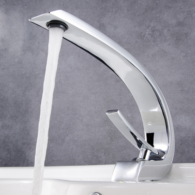 شیر روشویی مدرن Hyshin مدل ZENITH-FLAT 586 کروم براق با طراحی هندسی و خروجی آب پهن.