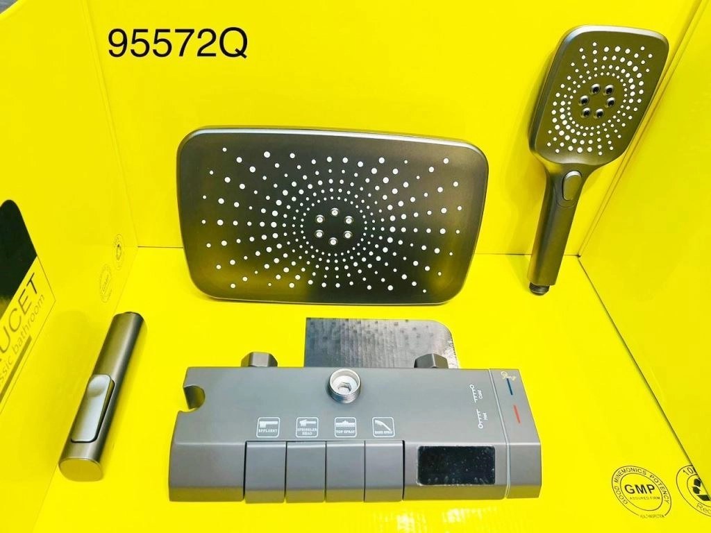 نمای نزدیک نمایشگر دیجیتال دمای آب دوش پیانویی DIGITAL-PIANO.