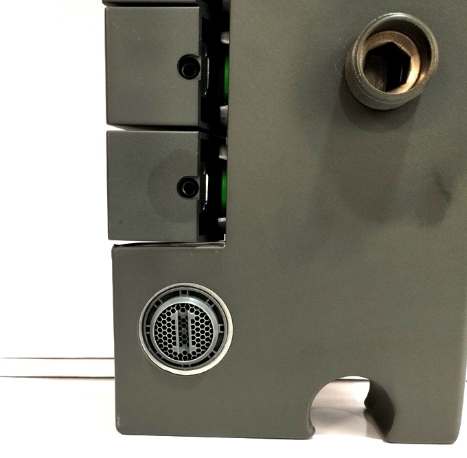 نمای نزدیک نمایشگر دیجیتال دمای آب دوش پیانویی DIGITAL-PIANO.