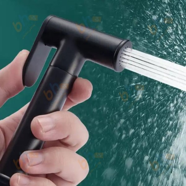 شیر شاتاف دوحالته دیکالان نصب شده در سرویس بهداشتی