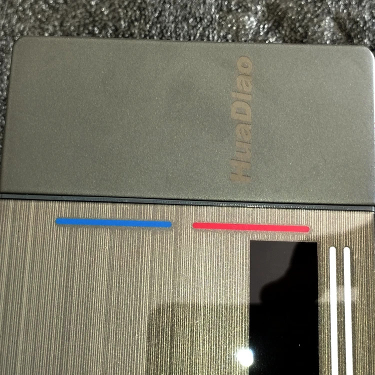 دوش پیانویی مدرن با صفحه دیجیتال