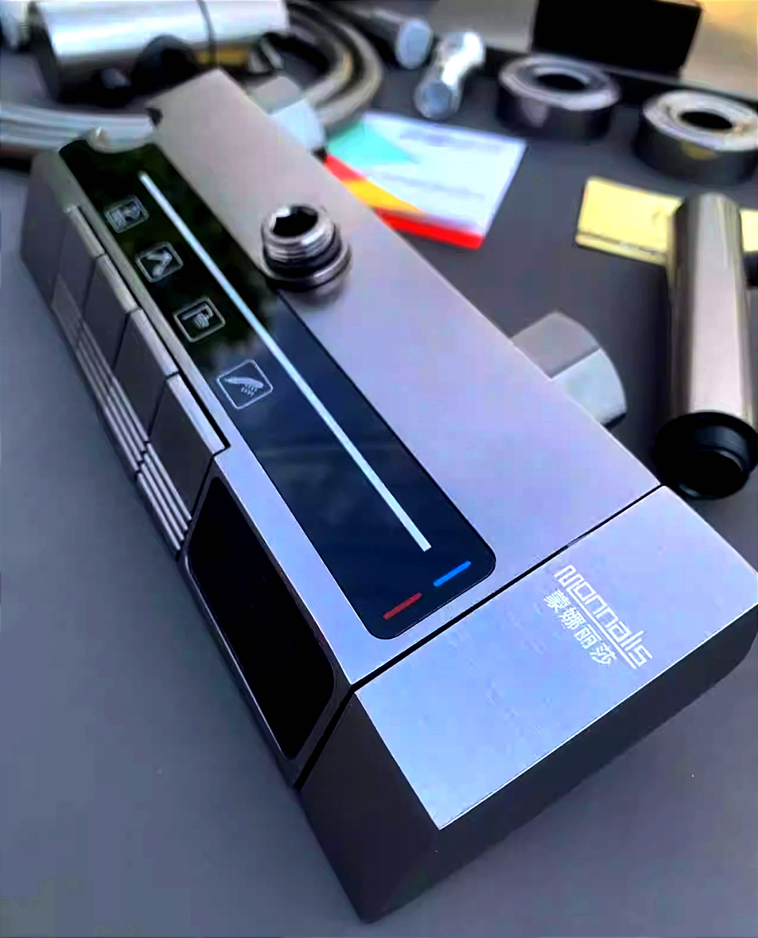 دوش حمام Dikalan 90847 از زاویه نزدیک