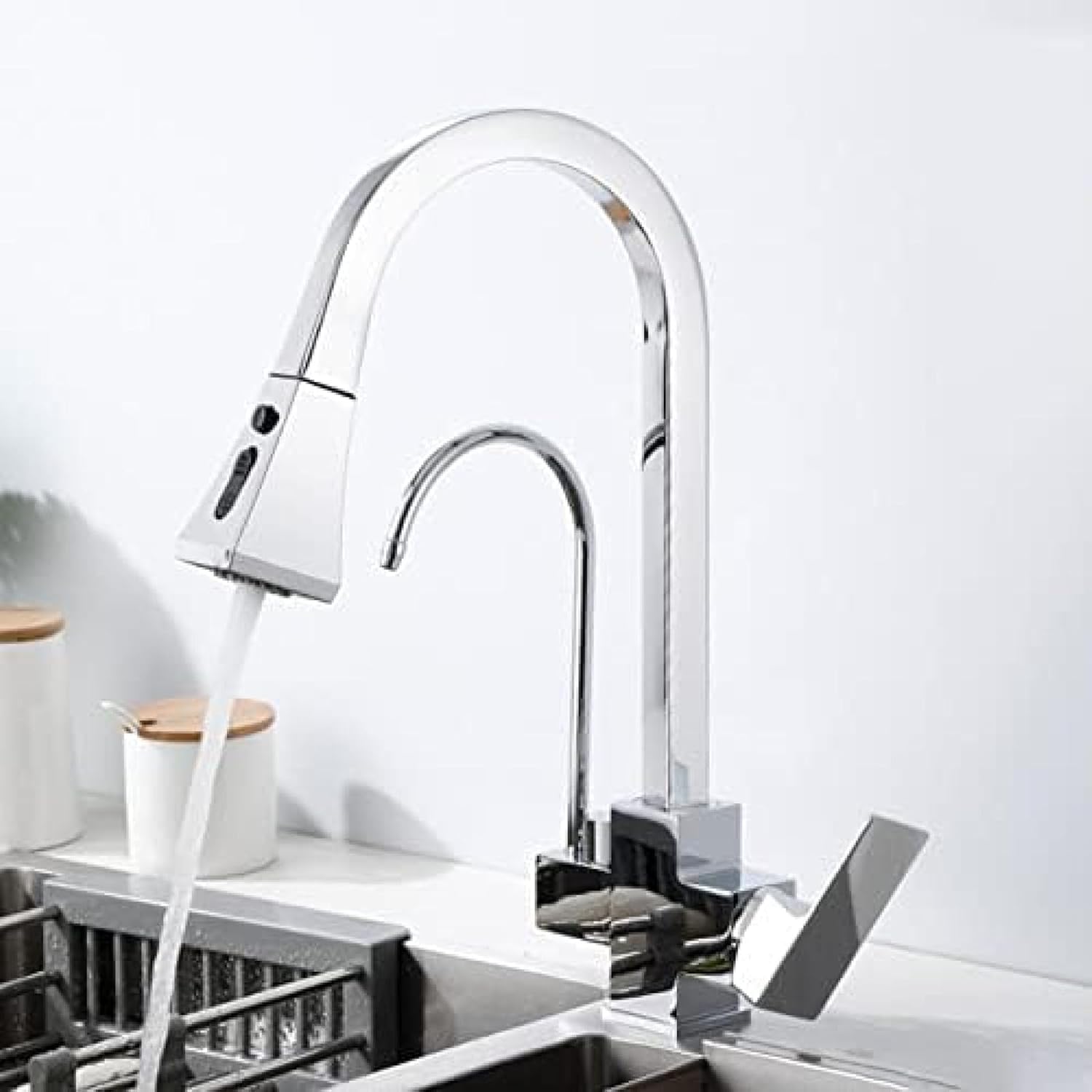 نمای برش‌خورده از کارتریج سرامیکی و مسیرهای مجزای آب در شیر دو کاره.