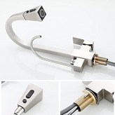 نمای نزدیک از اهرمهای کنترل مجزا برای آب شهری و آب تصفیه شیر دو کاره HuaDiao.