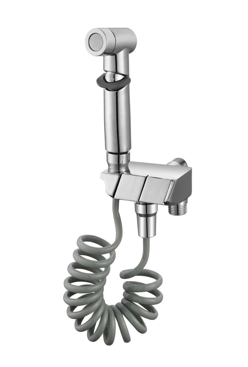 نصب دیوارکوب شیر شاتاف پیانویی D-1 در سرویس بهداشتی با طراحی مینیمال.