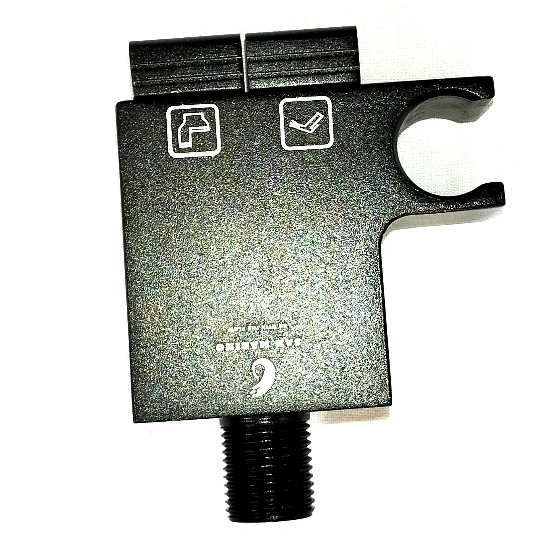 نصب دیوارکوب شیر شاتاف پیانویی D-1 در سرویس بهداشتی با طراحی مینیمال.