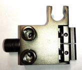 نصب دیوارکوب شیر شاتاف پیانویی D-1 در سرویس بهداشتی با طراحی مینیمال.