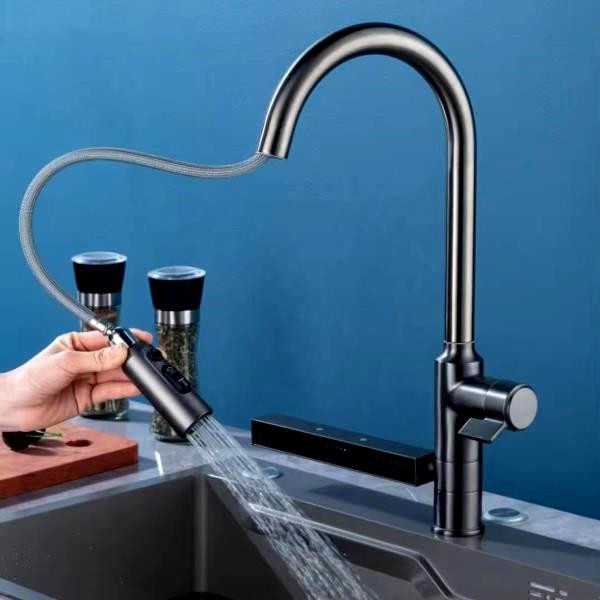 شلنگ شاوری با طول مناسب برای دسترسی به تمامی نقاط سینک.