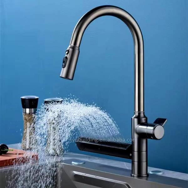 تصویر اکشن: خروجی شاوری شیر HuaDiao برای شستشوی دقیق سینک.