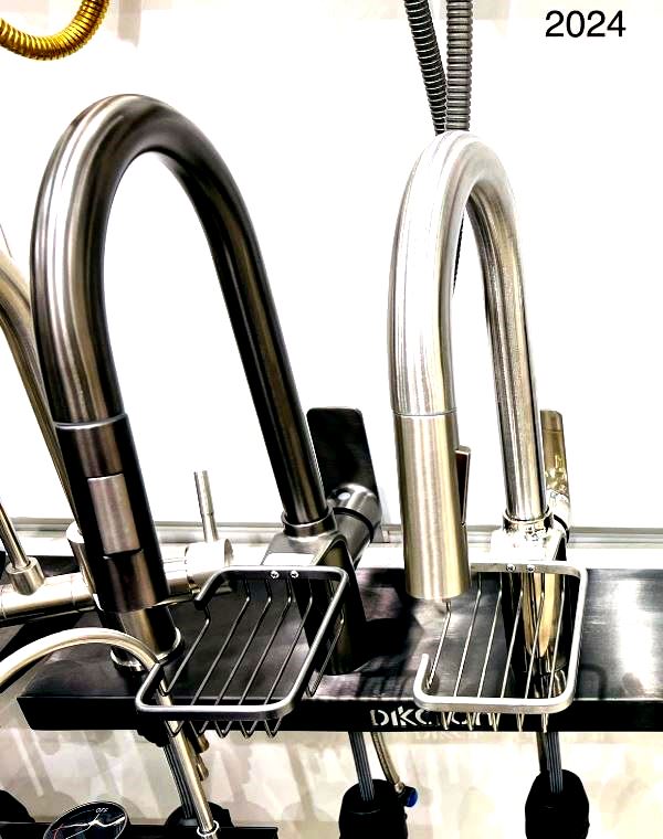 شیر ظرفشویی شاوری هوادیو با محفظه جااسکاجی متصل به بدنه.