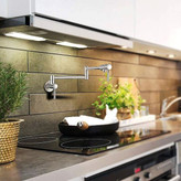 نصب دیوارکوب شیر روگازی هوادیائو در یک آشپزخانه مدرن.