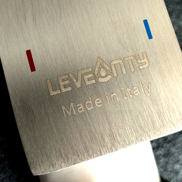 اهرم کنترل تک اهرمی شیر LEVEANTY با عملکرد روان و دقیق.