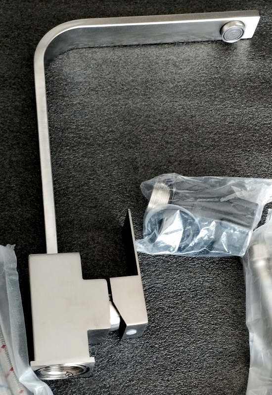 اهرم کنترل تک اهرمی شیر LEVEANTY با عملکرد روان و دقیق.