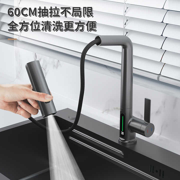 نمایی از طراحی ارگونومیک و منحنی شیر ظرفشویی با قابلیت چرخش 360 درجه.