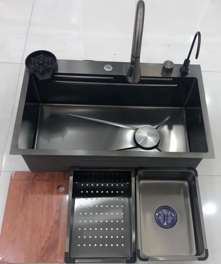 نمای نزدیک سطح ضدخش و ضدلک سینک آبشاری گرید A++