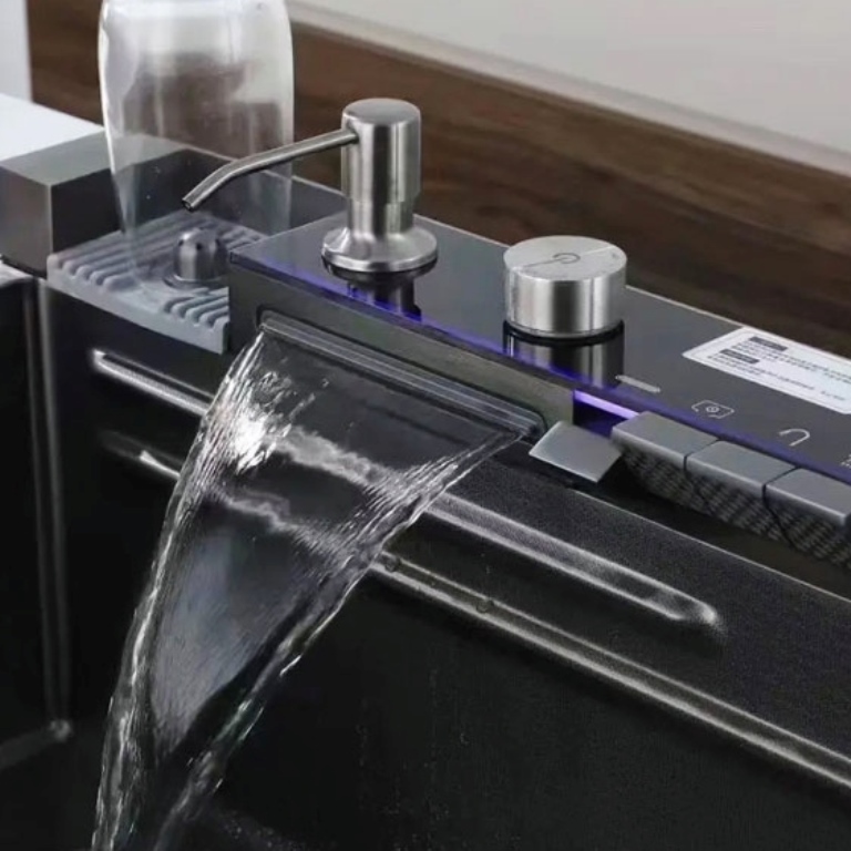 سینک هوشمند آشپزخانه با فناوری کنترل آب نمایشگردار