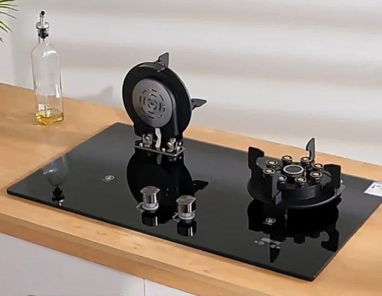 گاز رومیزی تاشو در یک آشپزخانه کوچک مینیمال