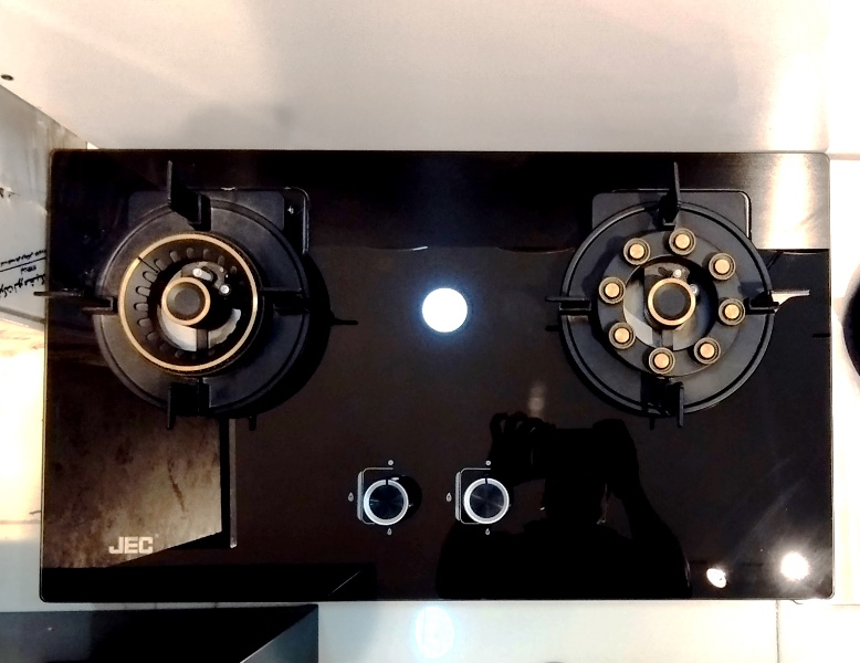 نمای نزدیک شیشه سکوریت نشکن و مقاوم در برابر حرارت گاز JEC