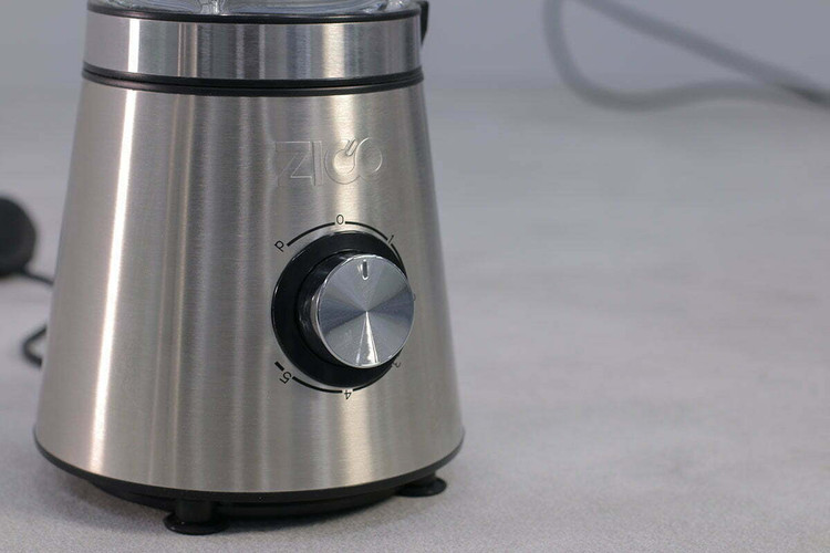 نمای نزدیک موتور قدرتمند مخلوطکن ZICO مدل ZC-7085