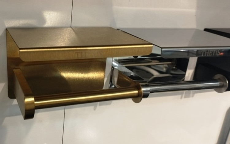 تفاوت بصری بین استیل براق و روکش کروم مات این محصول لوکس.