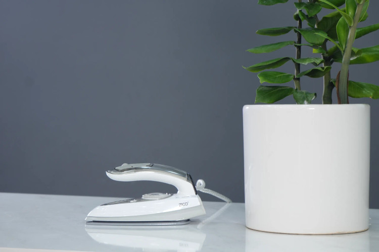 قدرت پرتاب بخار ۲۵۰ گرمی اتو تاشو زیکو مدل ZC-2055