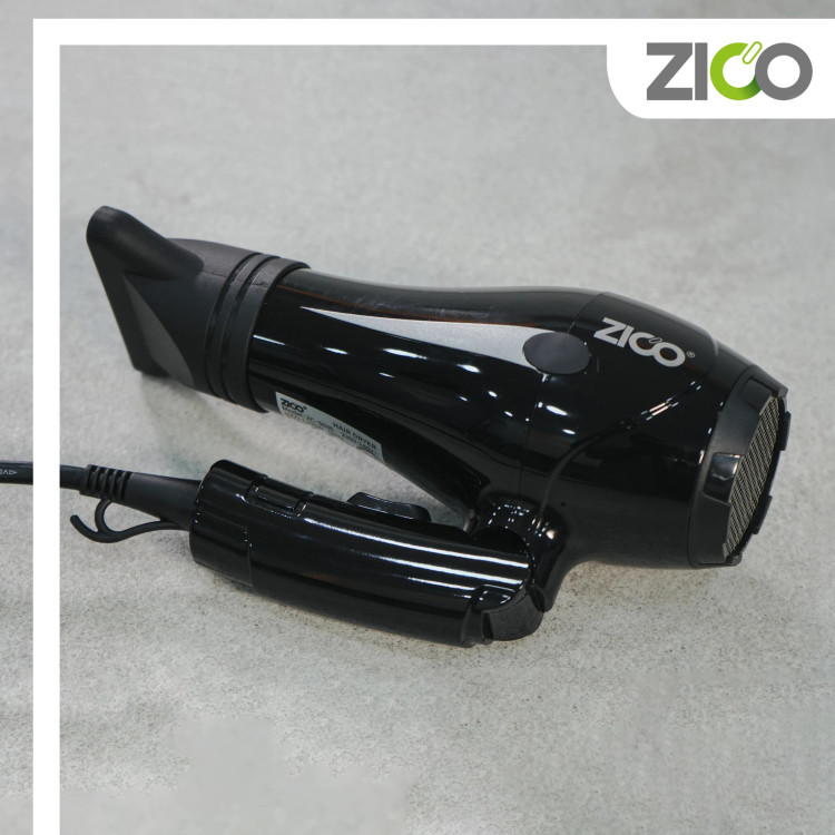 دسته تاشو سشوار زیکو برای قرارگیری آسان در چمدان و کیف ورزشی