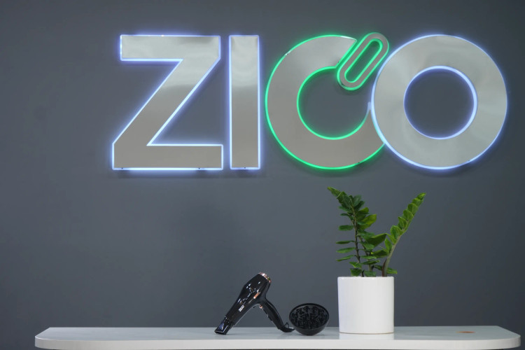 سشوار مسافرتی زیکو همراه با لوازم جانبی شامل دیسپانسر و متمرکز کننده